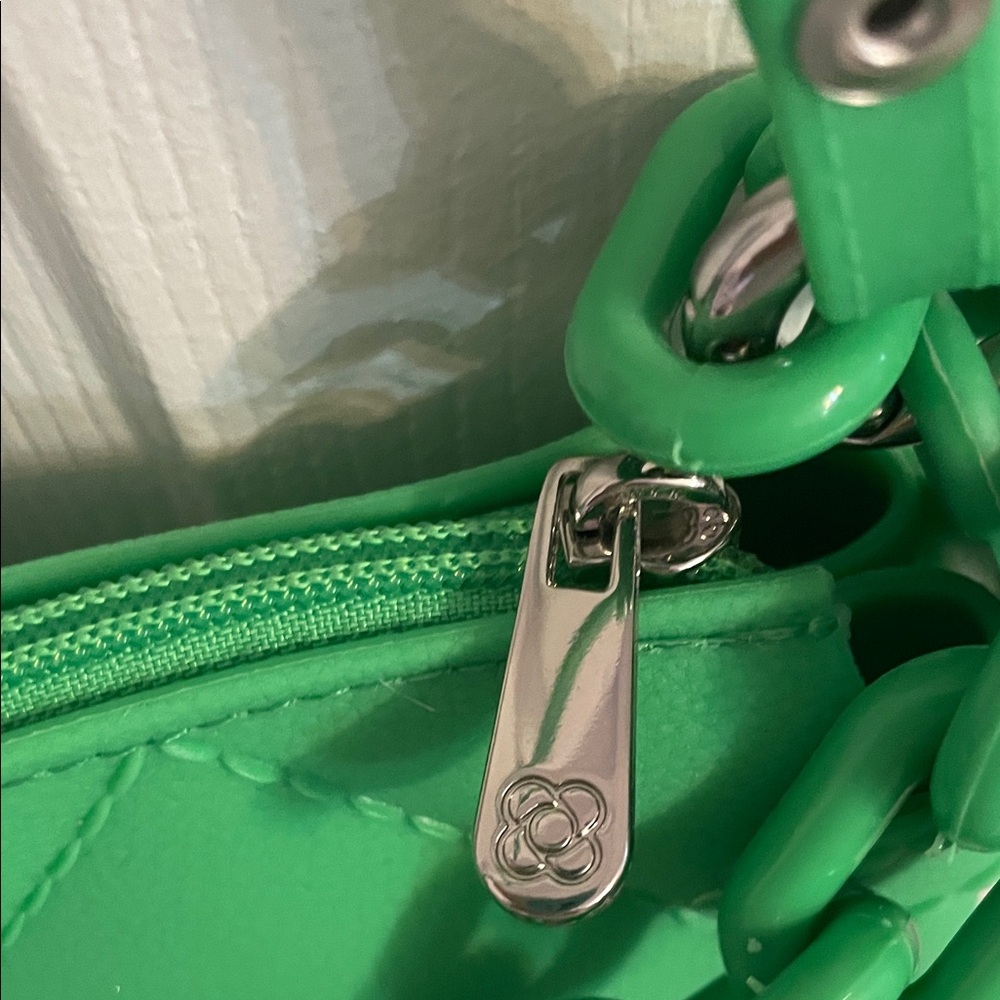 💚 PETITE JOLIE💚 Green Quilted Shoulder BAC - Picture 8 of 10